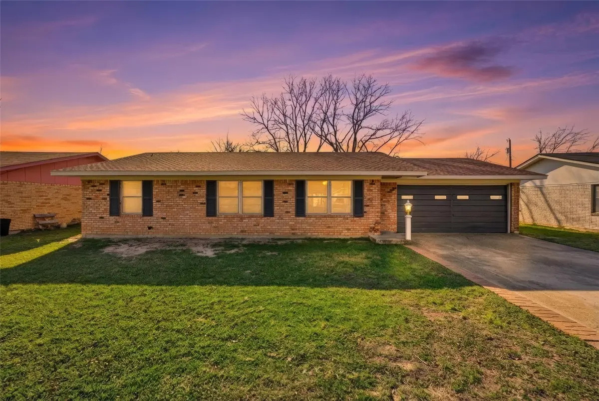 1008 Dossett Drive, Bellmead, TX 76705 - Image #1