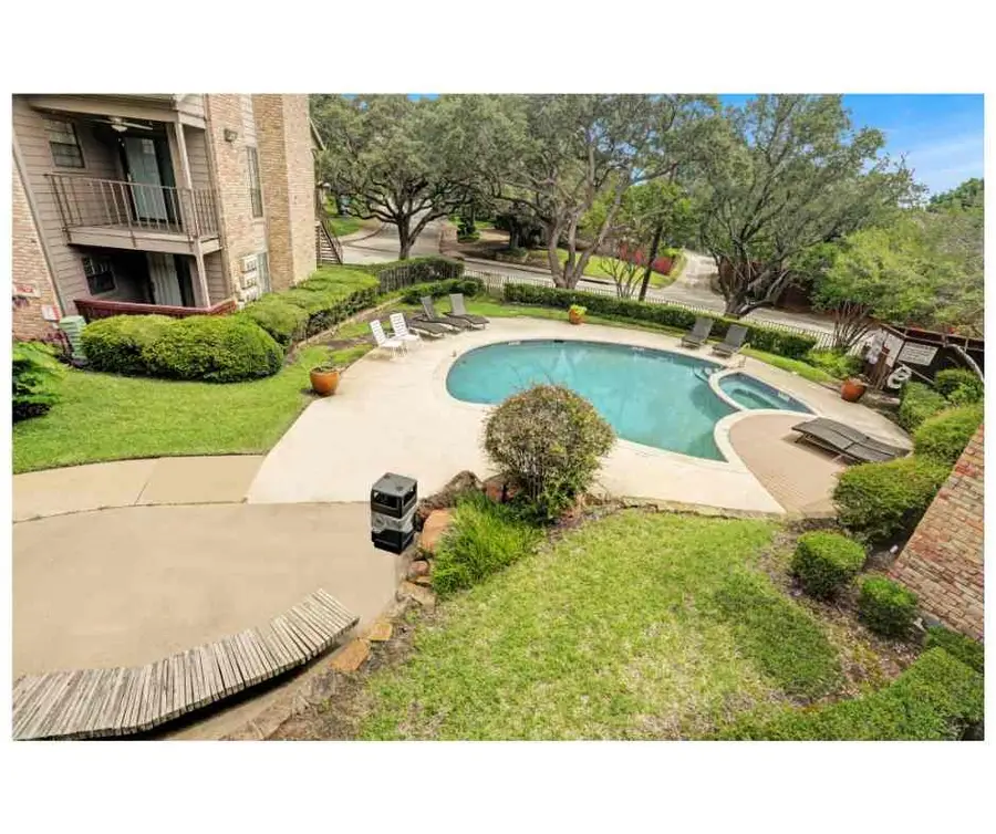 15221 Berry Trail #304, Dallas, TX 75248 - Image #2