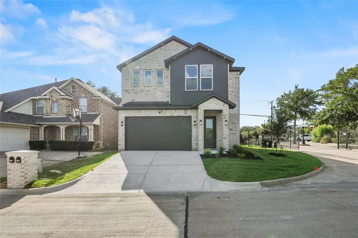 3200 Oak Bourne Drive, Arlington, TX 76016 - Image #1