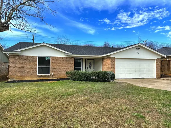 1052 Fox River Lane, Fort Worth, TX 76120