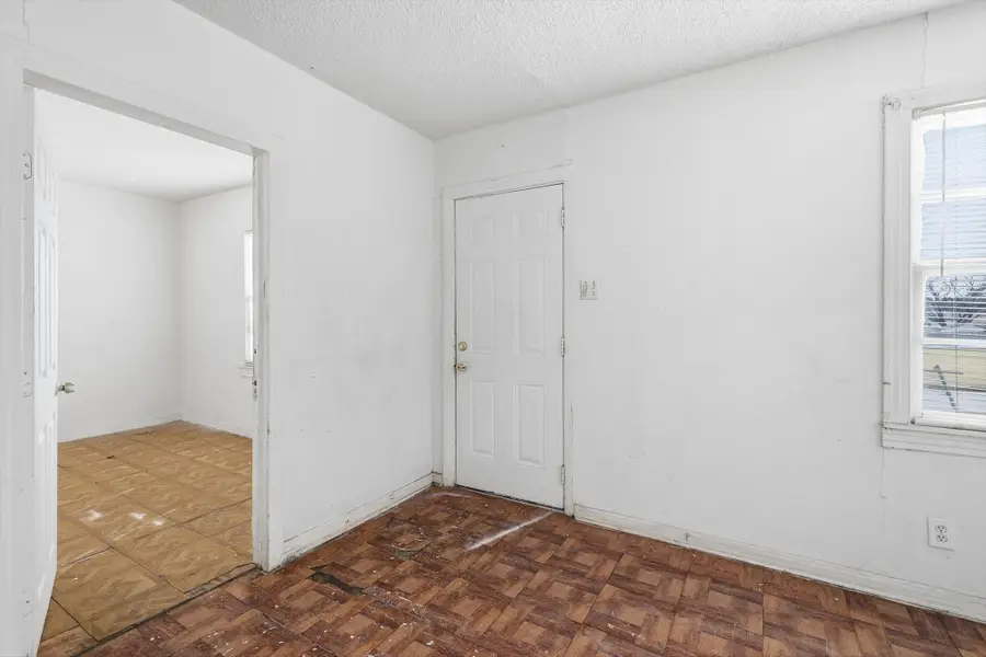 953 E Lowden Street, Fort Worth, TX 76104 - Image #3