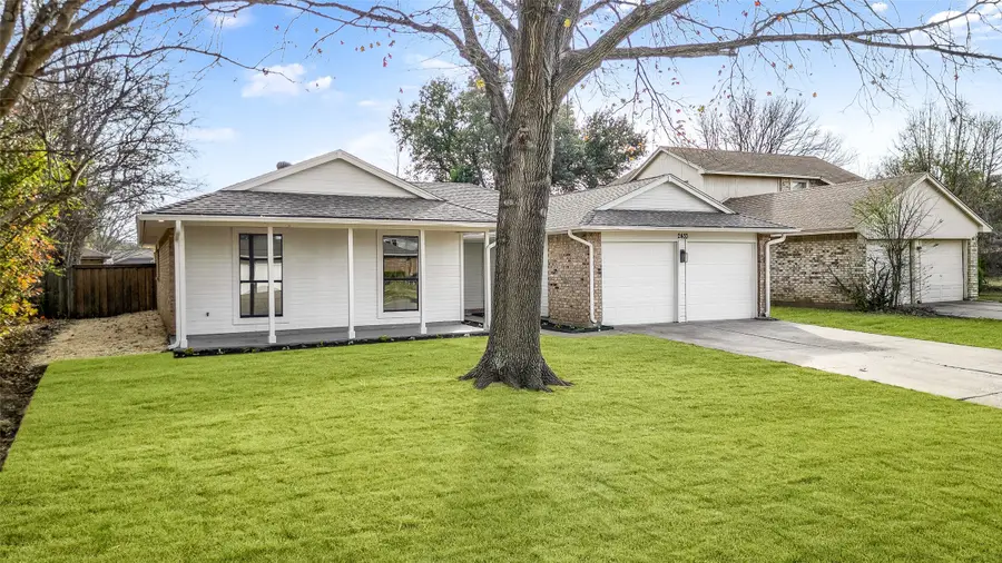 2433 Mckensie Lane, Grand Prairie, TX 75052 - Image #2