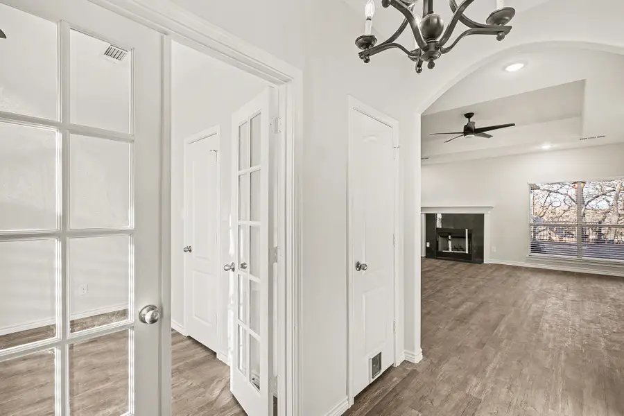 533 Shady Oaks Trail, Burleson, TX 76028 - Image #3