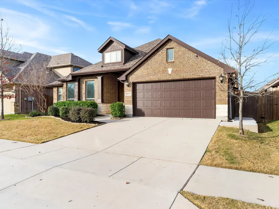 10213 Fox Manor Trail, Fort Worth, TX 76131 - Image #2