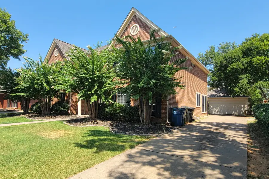 2200 Strathmore Drive, Highland Village, TX 75077 - Image #2
