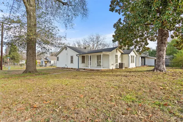 411 N College Street, Lindale, TX 75771