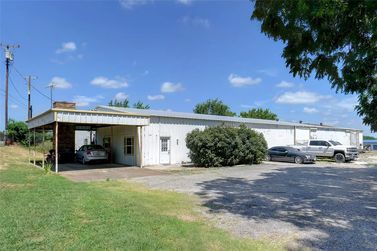 1092 W Highway 199, Springtown, TX 76082 - Image #1