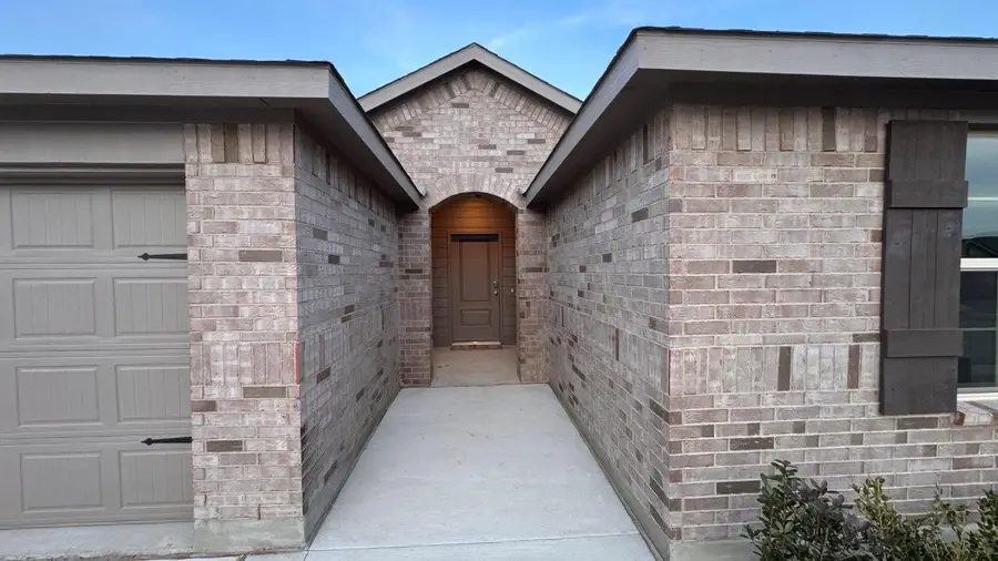 560 Marsh Street, Cleburne, TX 76033 - Image #2