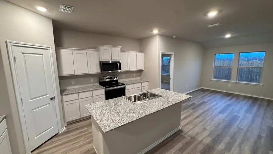 560 Marsh Street, Cleburne, TX 76033 - Image #3