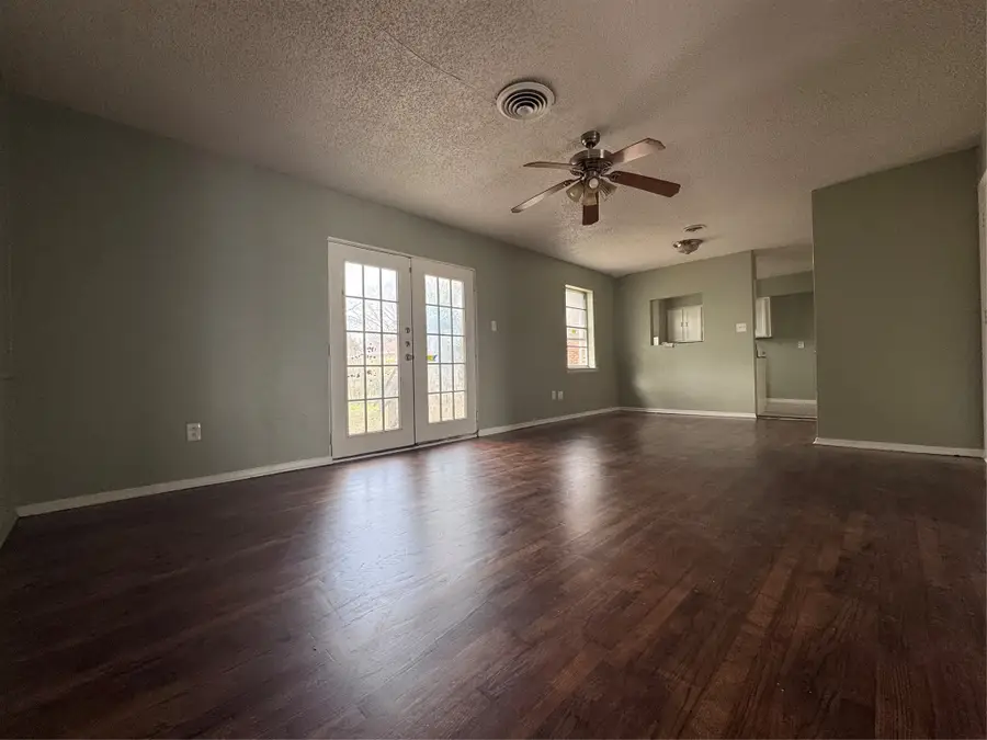 811 Manhattan Drive, Dallas, TX 75217 - Image #2