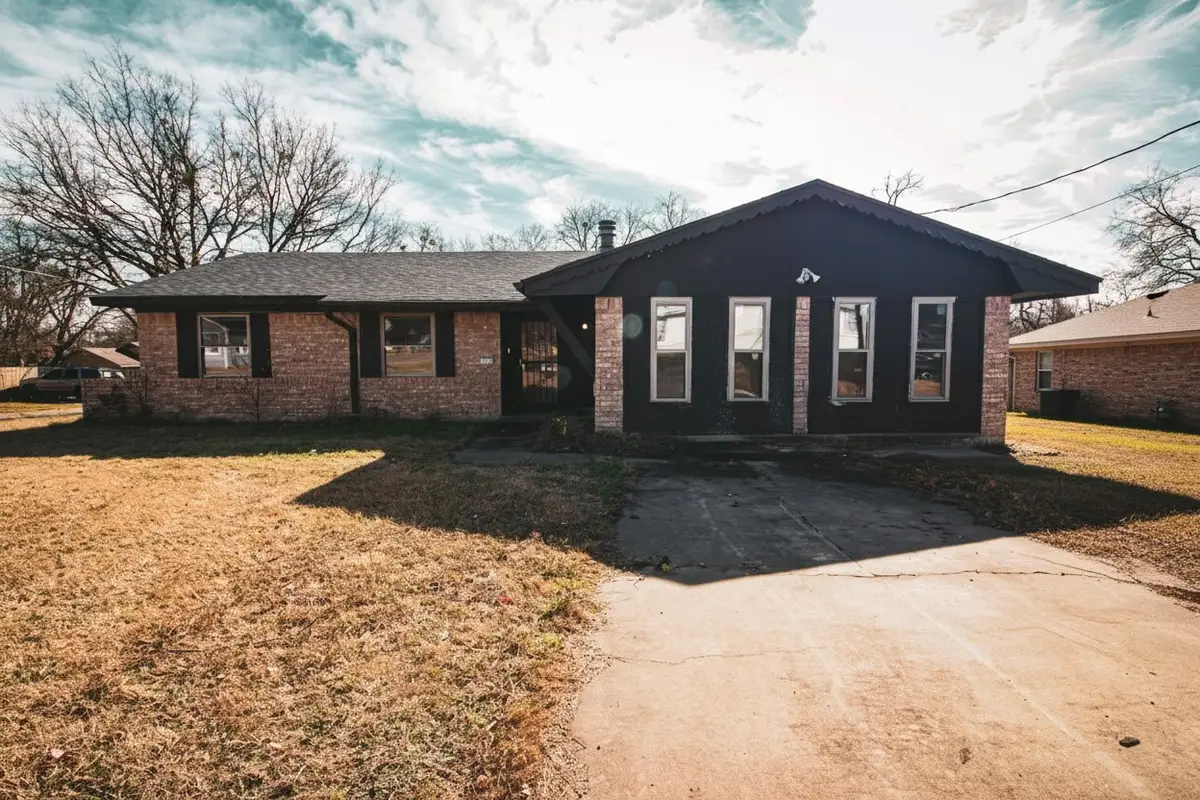 1120 E Wells Avenue, Sherman, TX 75090 - Image #1