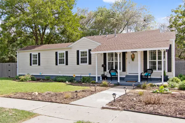 3909 Locke Avenue, Fort Worth, TX 76107