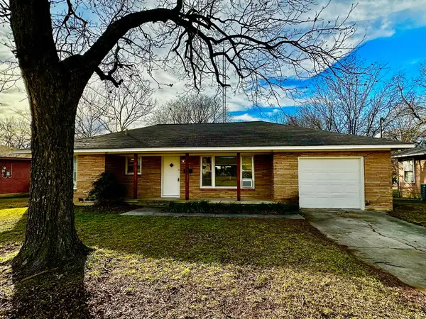 1103 Fair Avenue, Gainesville, TX 76240