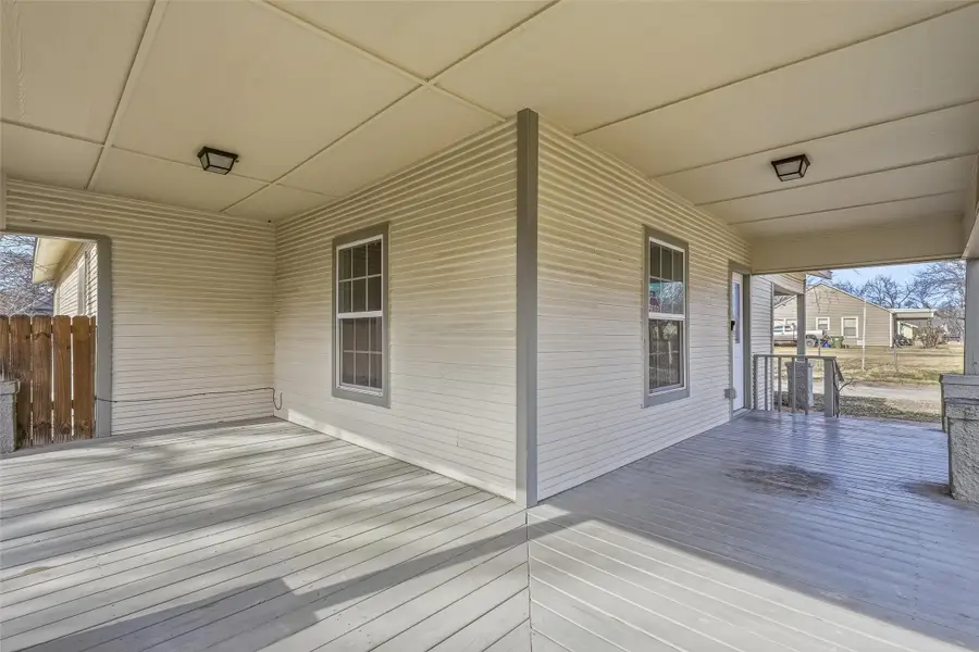 1615 N Oak Avenue, Mineral Wells, TX 76067 - Image #3