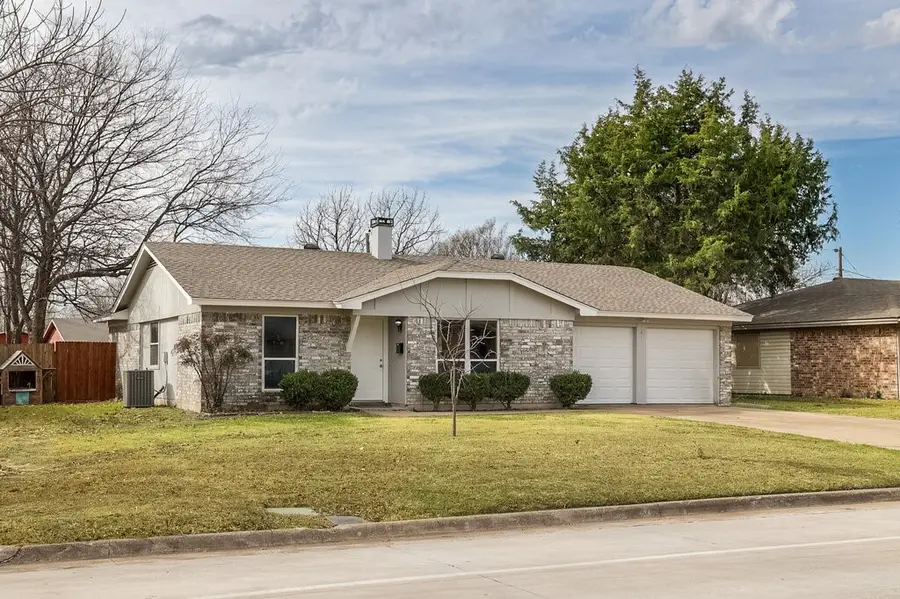 341 Summercrest Boulevard #B, Burleson, TX 76028 - Image #2