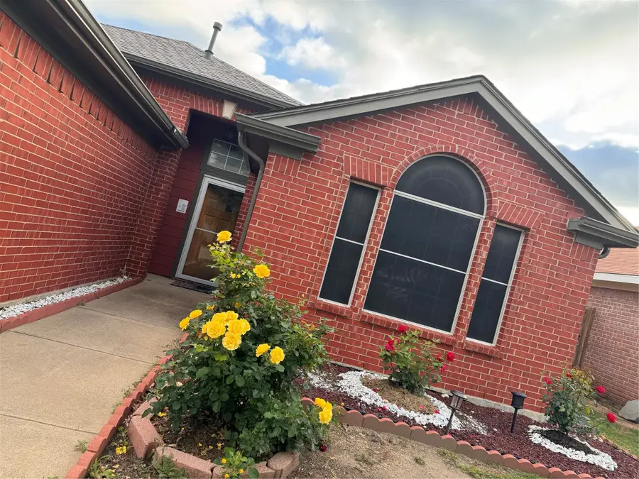 804 Stafford Station Drive, Saginaw, TX 76131 - Image #3