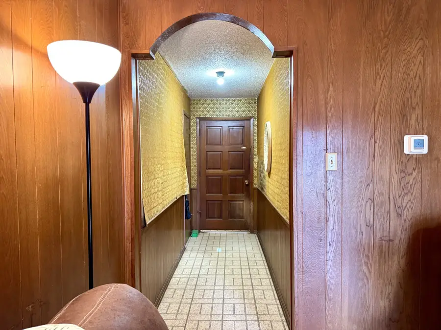 317 N Trail Street, Crowley, TX 76036 - Image #2