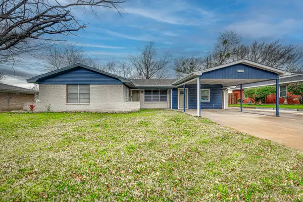 1304 Crestview Drive, Kaufman, TX 75142
