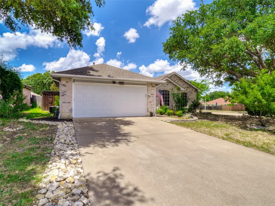 936 Silver Streak Drive, Saginaw, TX 76131 - Image #2