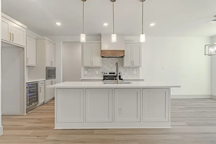 5812 Belaire Circle, Granbury, TX 76048 - Image #3