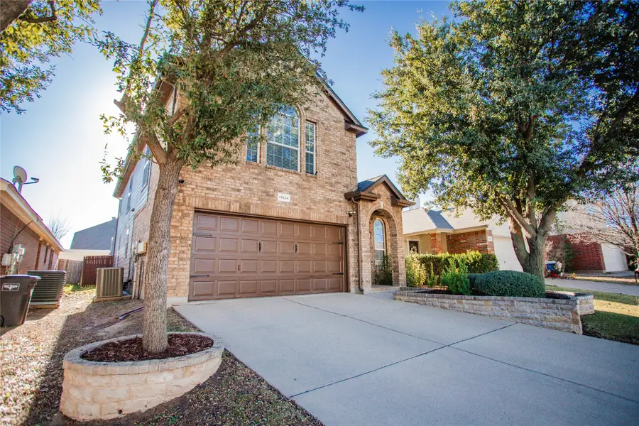 11924 Brown Fox Drive, Fort Worth, TX 76244 - Image #2