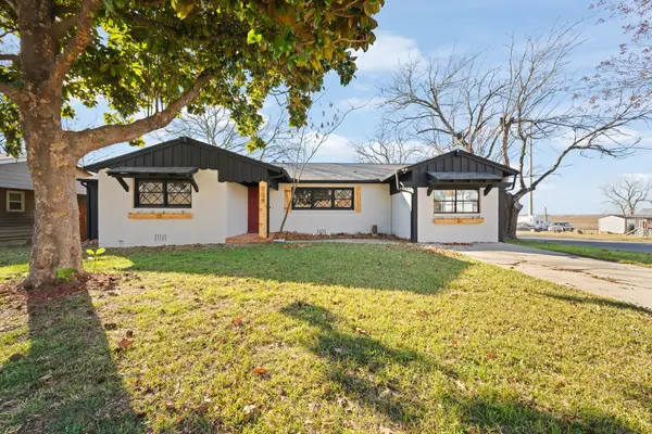 108 Hilltop Drive, Grandview, TX 76050