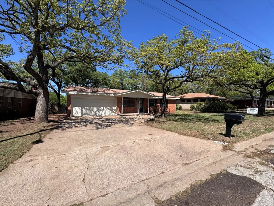 900 NW 11th Street, Mineral Wells, TX 76067 - Image #2