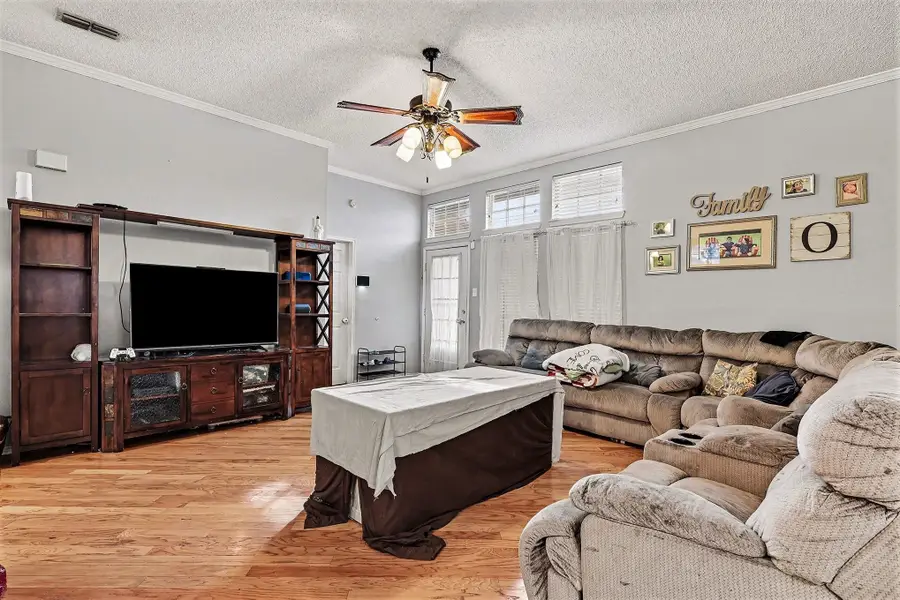 710 E Grubb Drive, Mesquite, TX 75149 - Image #3