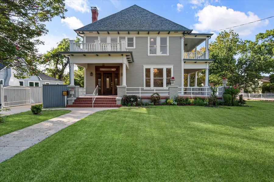 1020 W 3rd Avenue, Corsicana, TX 75110 - #2