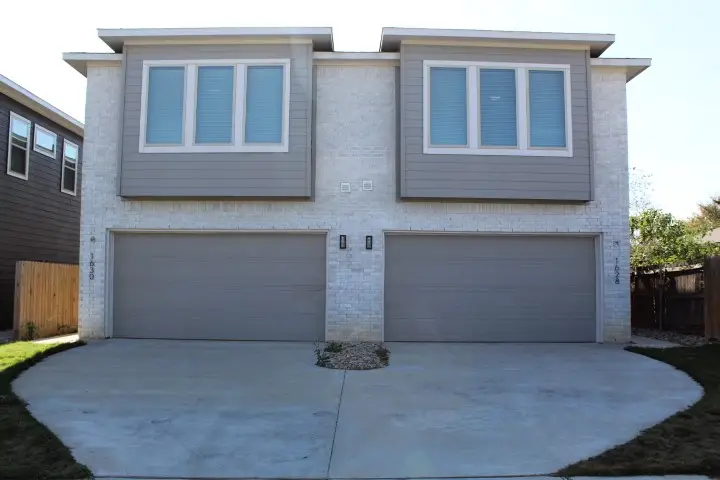 1628 E Davis Avenue, Fort Worth, TX 76104 - #1