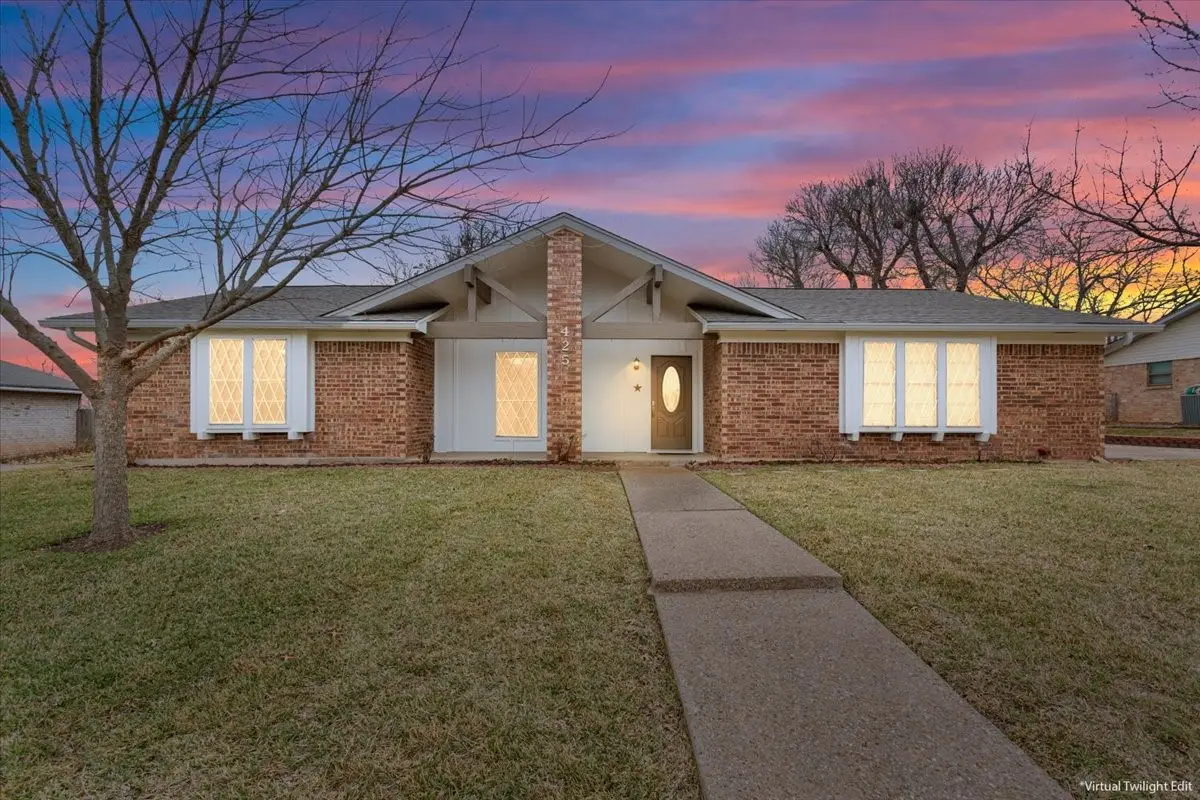 425 Lindenwood Lane W, Hewitt, TX 76643 - Image #1