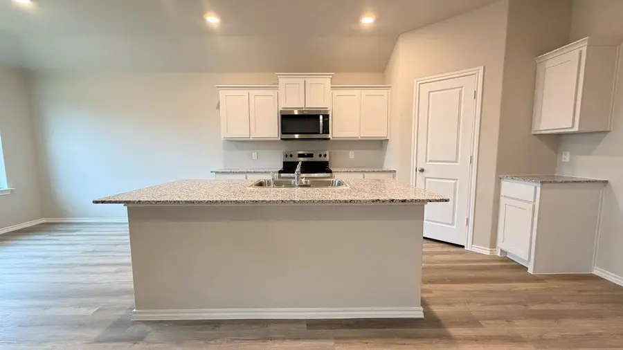 556 Arroyo Drive, Cleburne, TX 76033 - Image #2