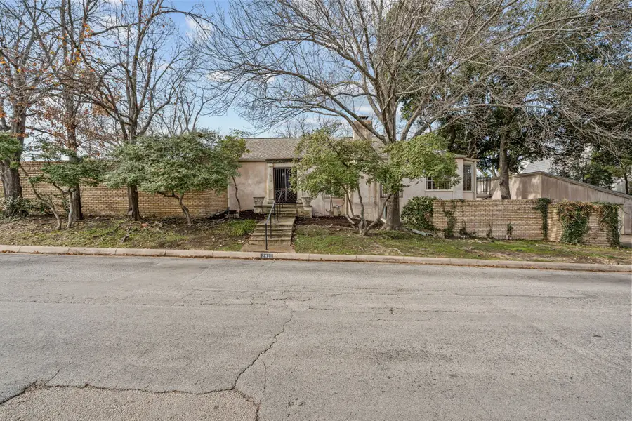 2410 Halloran Street, Fort Worth, TX 76107 - #2