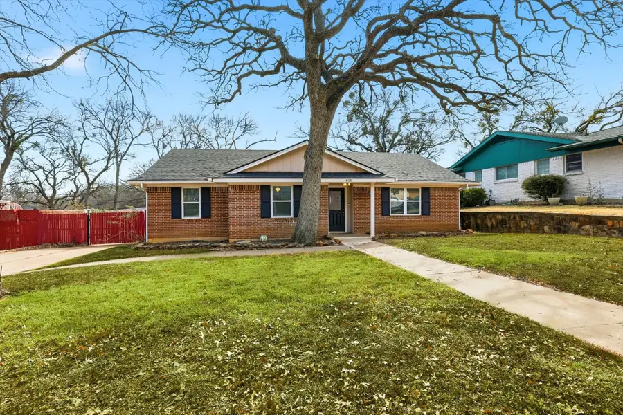 404 E Huitt Lane, Euless, TX 76040 - Image #2