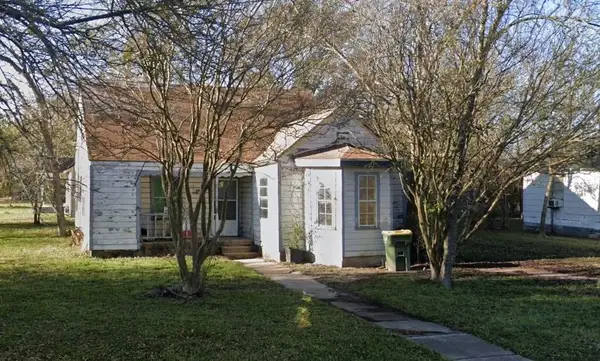 110 E Angeline Street, Groesbeck, TX 76642