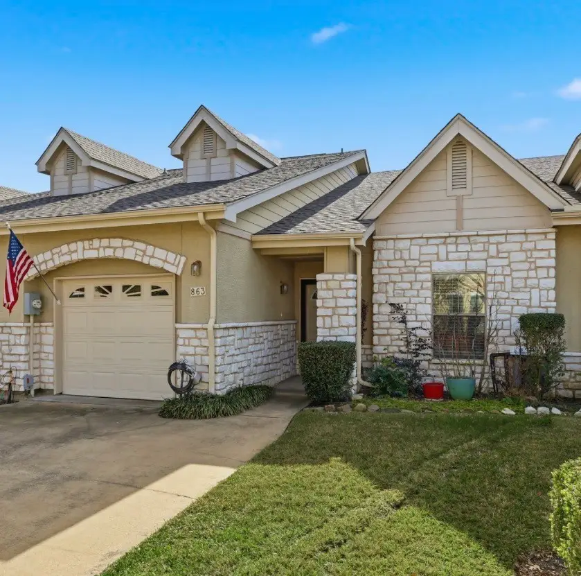 863 Lindbergh Lane, Grand Prairie, TX 75051 - #1