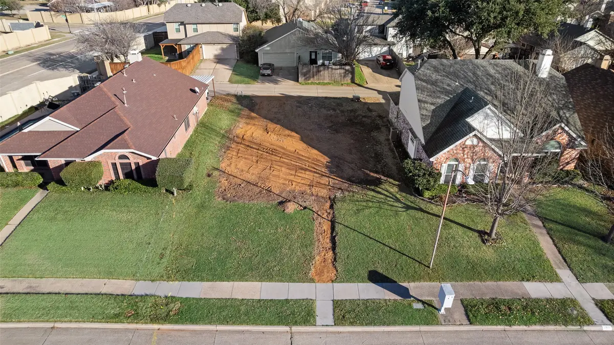 4304 Saugus Drive, Grand Prairie, TX 75052 - Image #1