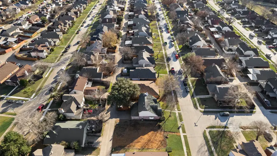 4304 Saugus Drive, Grand Prairie, TX 75052 - Image #3