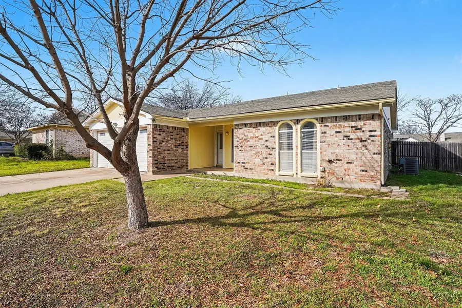 416 Normandy Lane, Saginaw, TX 76179 - Image #2