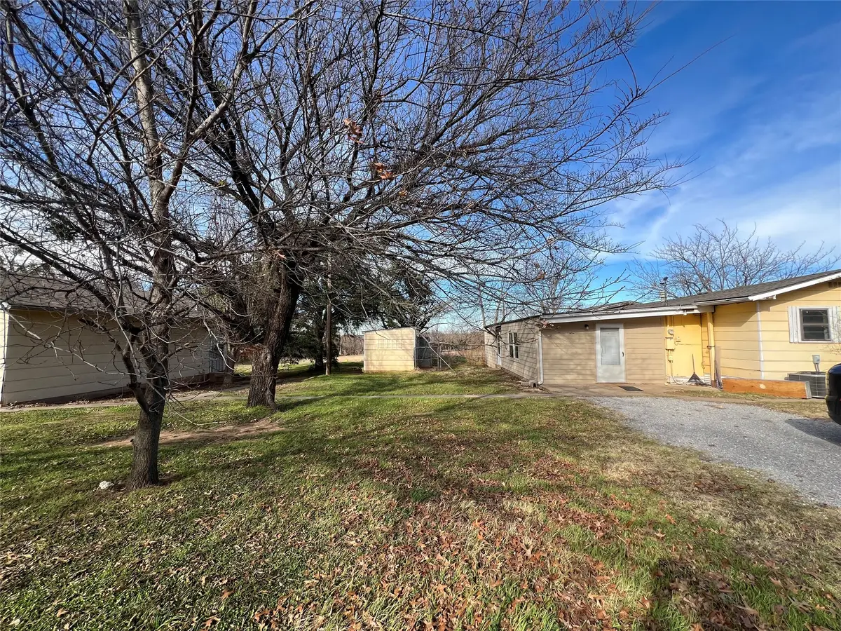 1110 W Gilbert, Henrietta, TX 76365 - #1