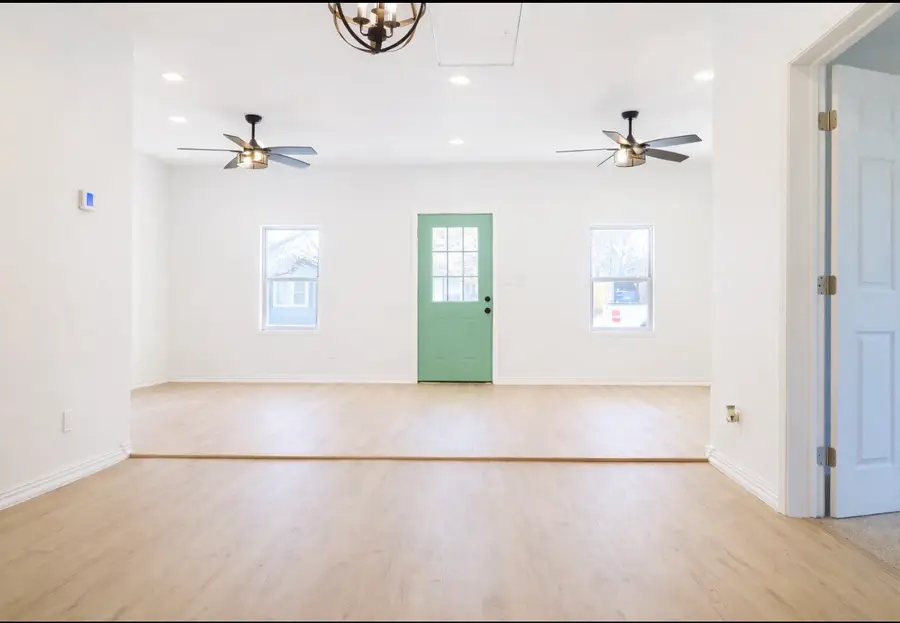 811 W Day Street, Denison, TX 75020 - #2