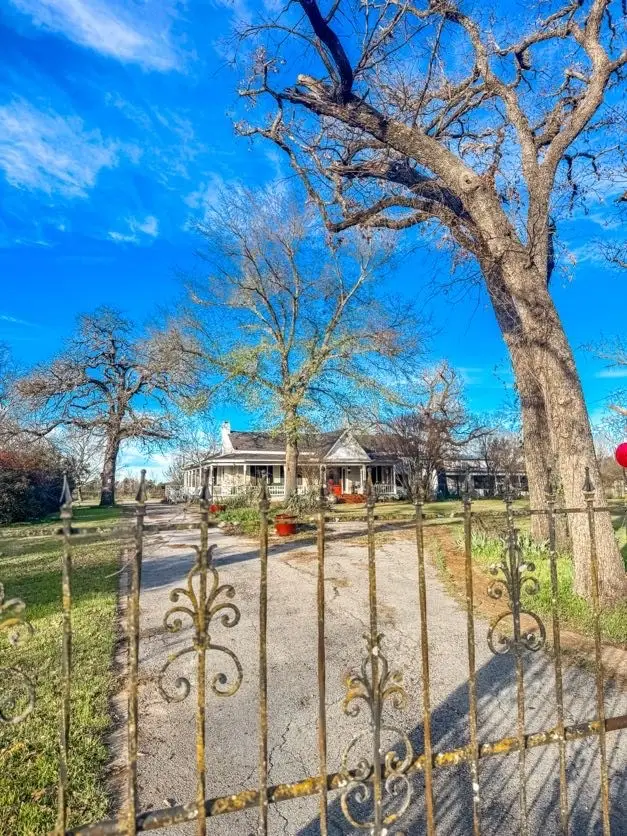 618 W Main Street, Fairfield, TX 75840 - #2