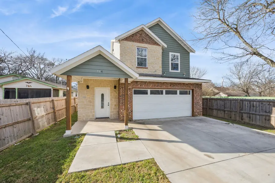 704 E Jefferson Street, Waxahachie, TX 75165 - Image #2