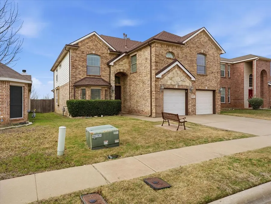 11200 Whispering Brook Lane, Fort Worth, TX 76140 - Image #2