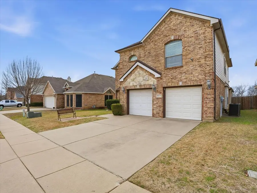 11200 Whispering Brook Lane, Fort Worth, TX 76140 - Image #3