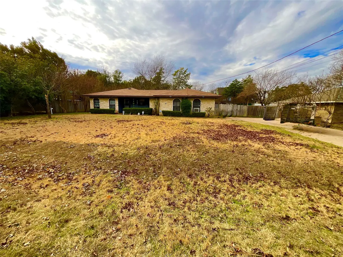 215 N Casa Grande Circle, Duncanville, TX 75116 - Image #1