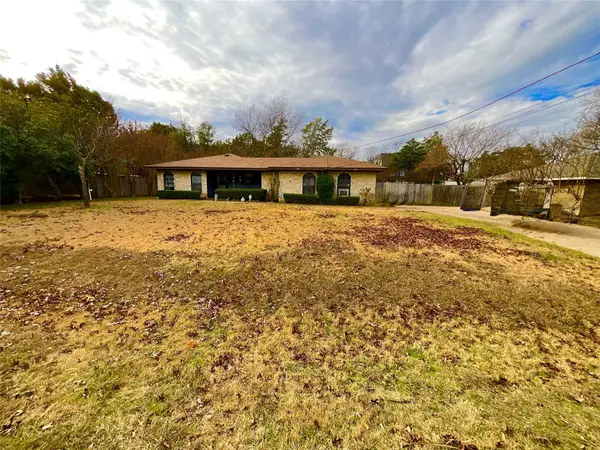 215 N Casa Grande Circle, Duncanville, TX 75116