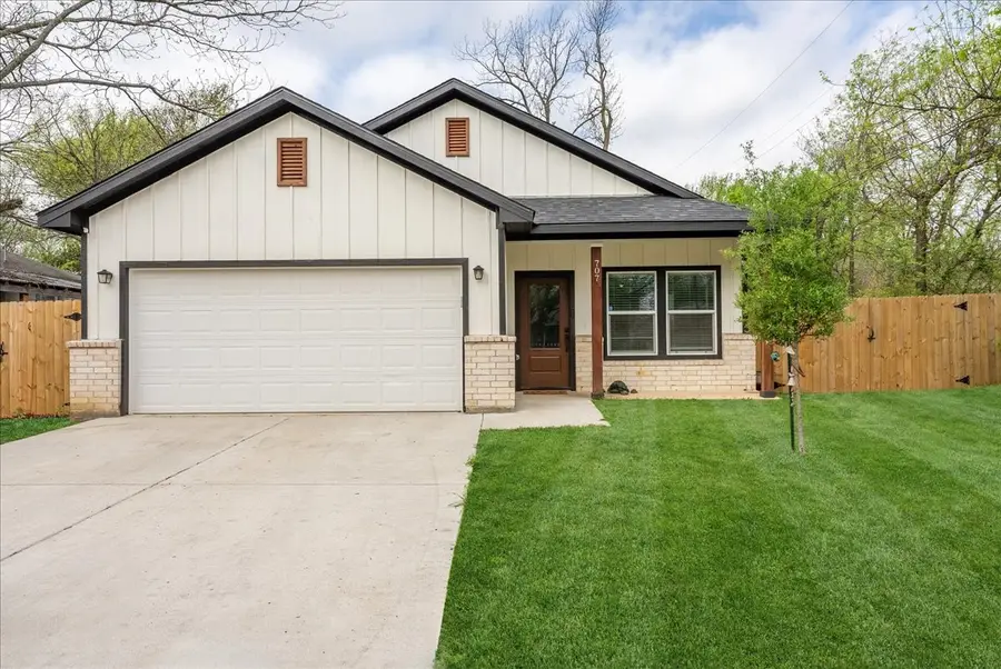 707 N Wilhite Street, Cleburne, TX 76031 - #2