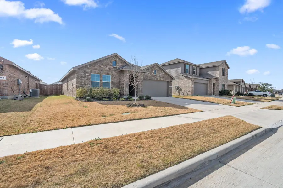 709 Mount Vista Lane, Fort Worth, TX 76131 - Image #2
