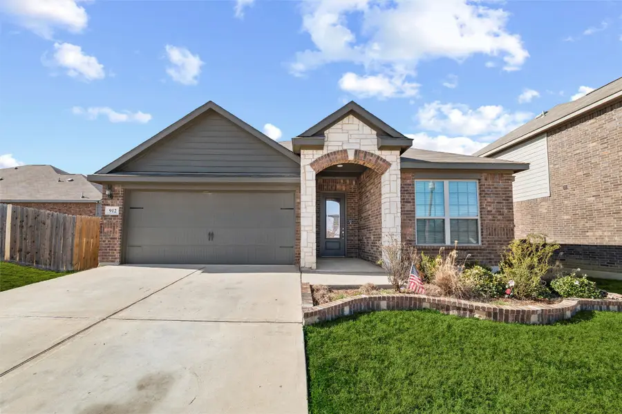 912 N Juneberry Drive, Denton, TX 76207 - Image #2